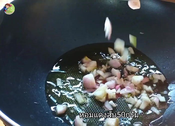 Stir-fry chopped shallots in vegetable oil until fragrant. Add the ground beans and stir-fry until well mixed.