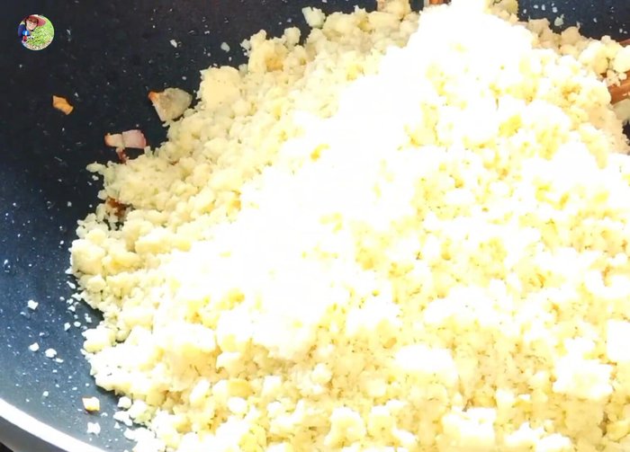 Add the ground beans to the pan and stir-fry until well mixed.