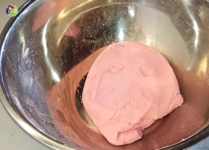 Let the dough rest for 10 minutes.