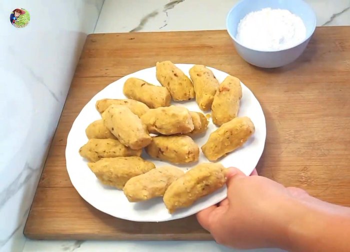 Divide the dough into 15 pieces (approximately 100 grams each).