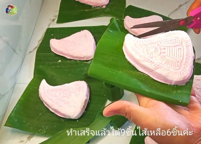 Arrange the Angkak Tao on banana leaves, lightly oiled to prevent sticking.