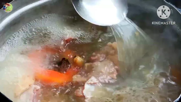 Close the lid and continue boiling until the cow's mouth is tender (about 1 hour).