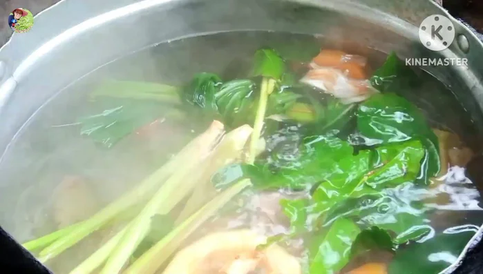Add the cow's mouth to the pot with the herbs.