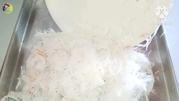 Steam the filling: Transfer the filling to a tray and steam for 5 minutes to prevent spoilage.