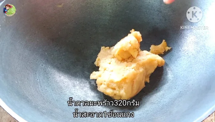 Prepare the filling: Combine coconut milk, sugar, and shredded coconut in a pan. Cook over low heat until the sugar dissolves and the mixture thickens. Add salt.