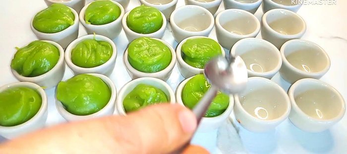 Let the steamed buns cool completely.