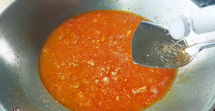 Season with 1-2 spoons of fish sauce, 1 spoon of white sugar, 1 teaspoon of MSG (optional), and Nua powder (optional).