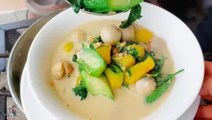 Authentic Thai Kaeng Lieng: Creamy Coconut Milk Curry Recipe