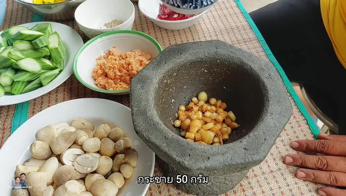 Prepare the curry paste: Pound together galangal, dried chilies, shallots, pepper, and half a spoonful of seeds until fine.