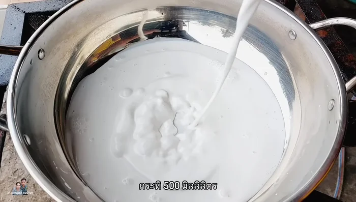 In a pot, combine coconut milk (500ml) and water (1500ml). Bring to a boil.