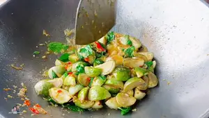 Budget-Friendly Stir-Fried Eggplant with Basil: A Simple Thai Recipe