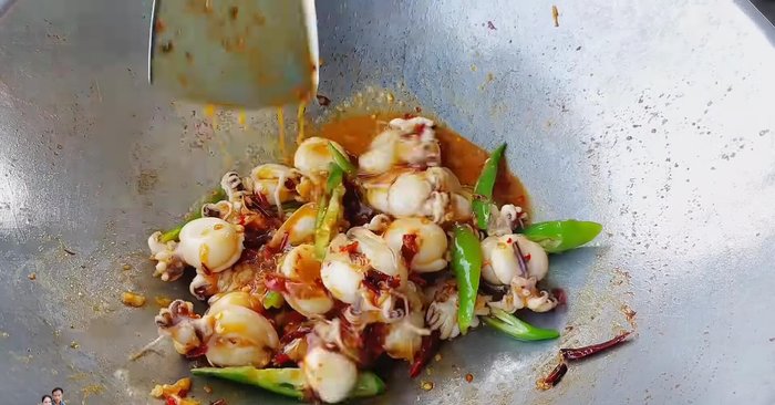 Add the chopped green chilies to add color and stir-fry for a short time. (200.08)