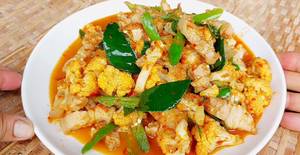 Stir-fried Cauliflower with Curry Paste & Pork Belly