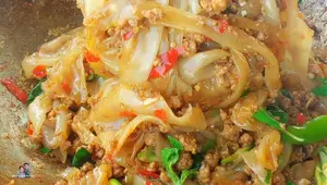 Chewy Pad Krapow Noodles with Minced Pork: A Delicious Thai Recipe