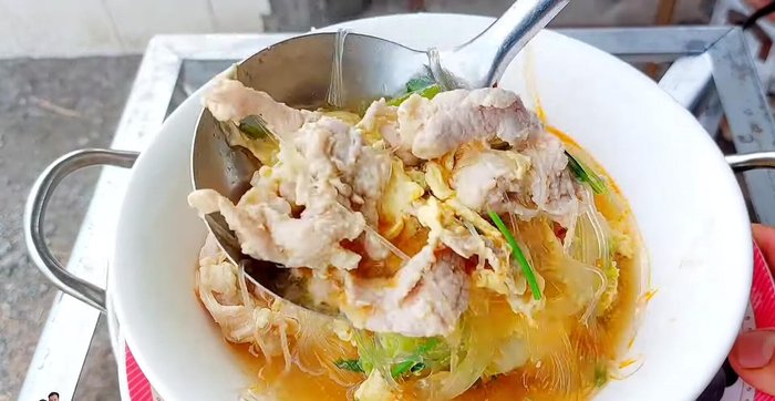 Serve: Ladle the sukiyaki into bowls and enjoy!