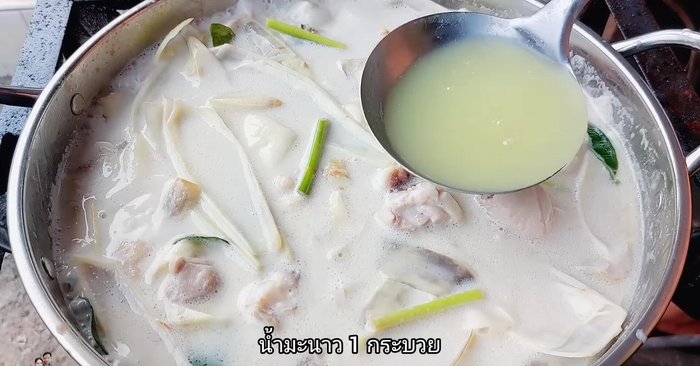 Add lemon and simmer: Add lemon juice for sourness and simmer until banana blossom is tender. [336.639]