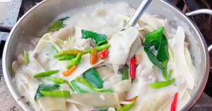 Creamy Coconut Chicken Tom Kha with Banana Blossom: A Budget-Friendly Delight