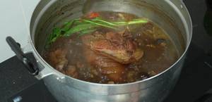 Chinese Medicinal Stewed Pork Leg: A Delicious & Easy Recipe