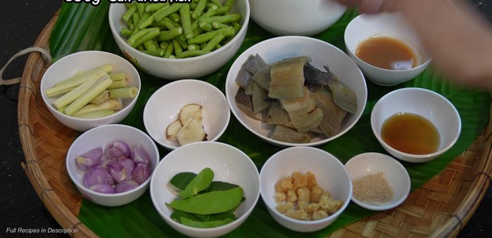 Cut the salted fish into pieces and soak in water to soften.