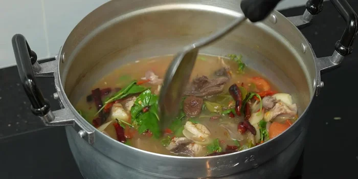 Turn off the heat. Add lemon juice and garnish with roasted chili and basil leaves.