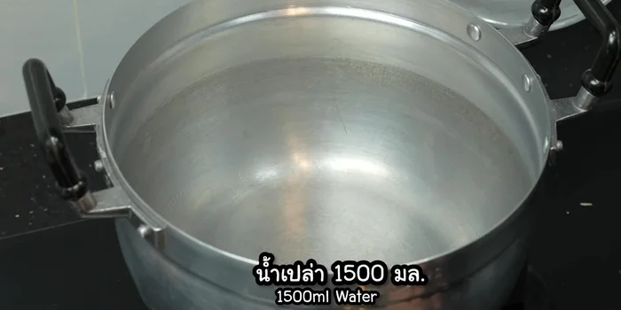 Add 1.5 liters of water to the pot and bring to a boil.