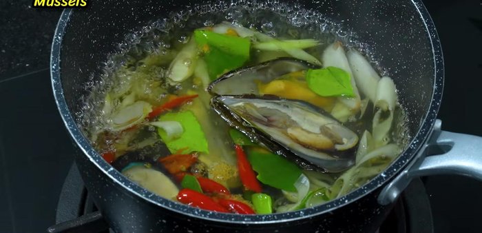 Add clams and let it boil. (Pre-boil frozen clams before adding).