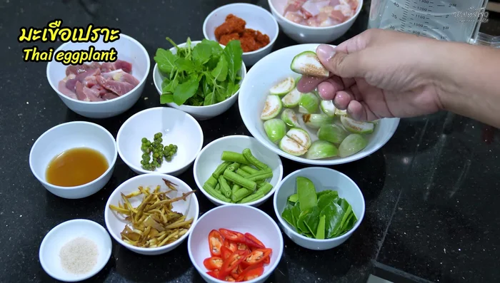 Soak the eggplant in salt water. Cut it and keep it in salt water.