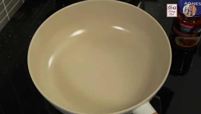 While spaghetti is cooking, heat olive oil in a pan.