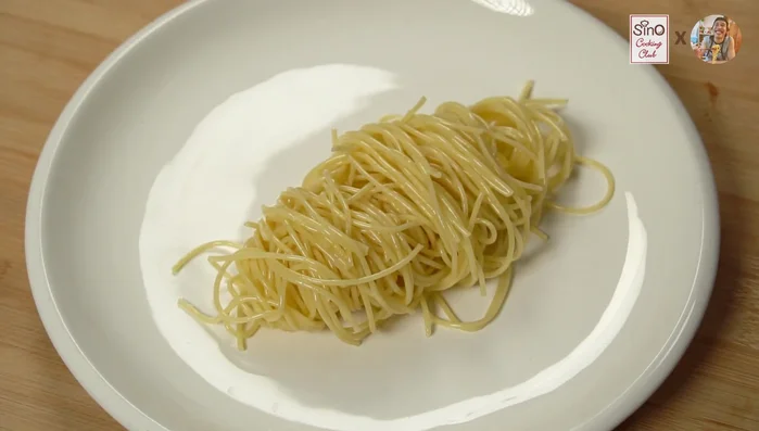 Toss the spaghetti in the sauce until well coated.