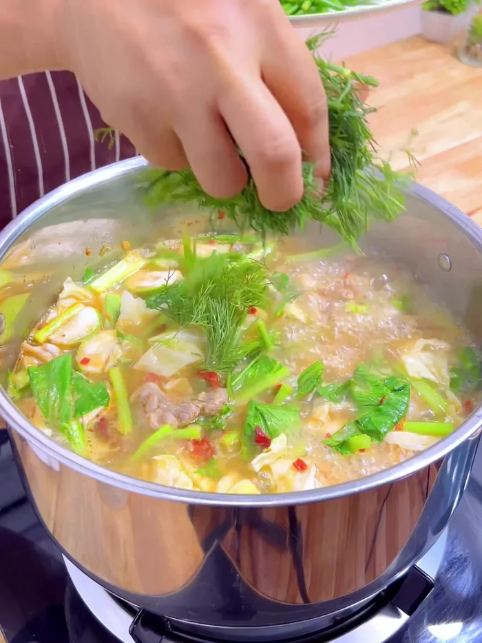 Add the remaining vegetables (coriander, shallots, basil). Let it simmer until the vegetables are tender. (259.4)