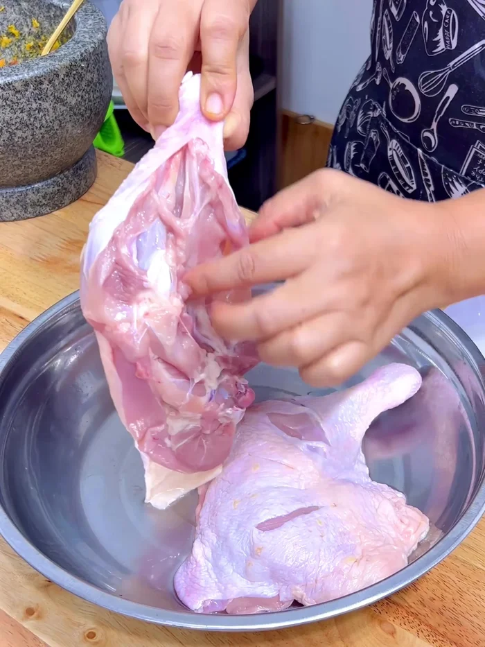 Clean and slice the chicken legs and thighs.