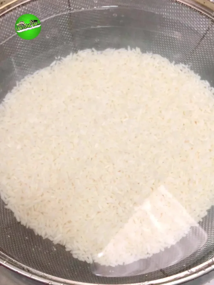 Soak the sticky rice in water for at least 4 hours.