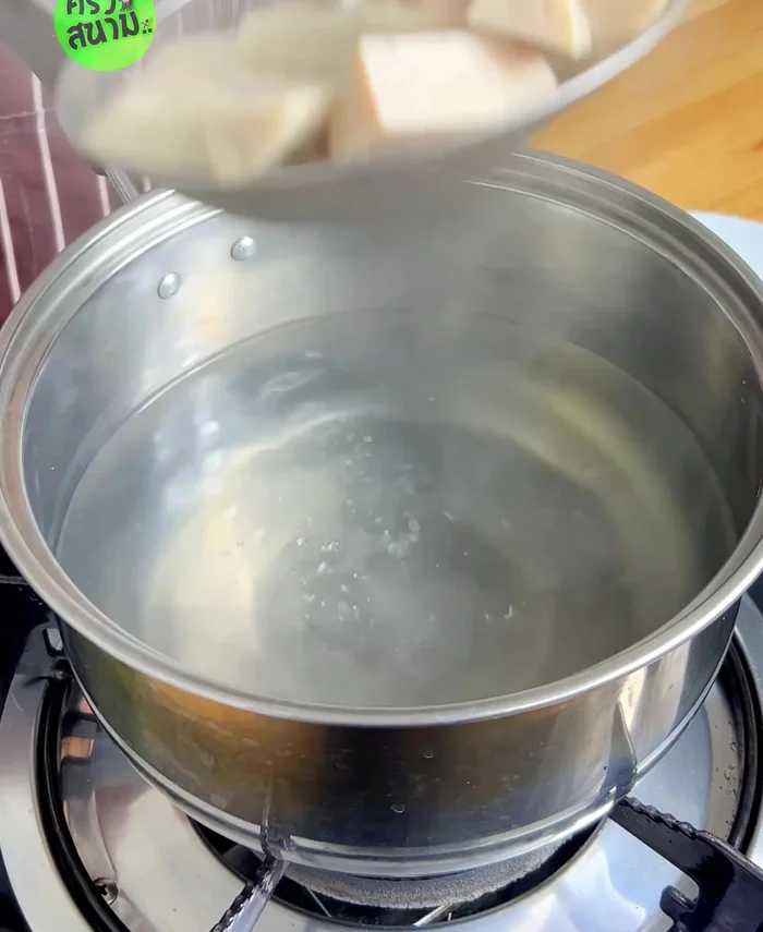 Prepare the sauce: In a bowl, combine the cooked salted egg yolks, fish sauce, sugar (or Chew), fresh chili, pickled garlic water, and boiled fermented garlic water. Add lime juice to taste.