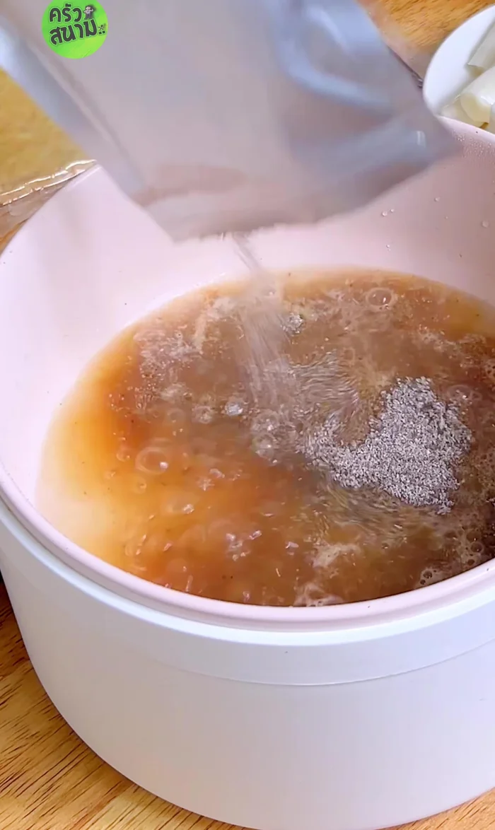 Mix the seasoning powder with the water.