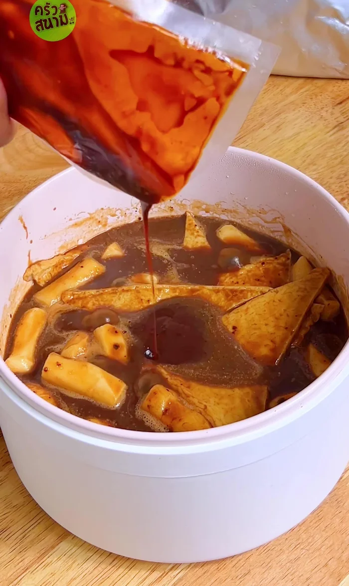 Add the tteokbokki sauce.