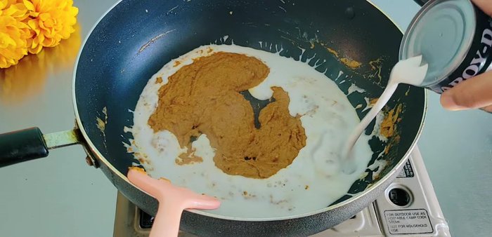 Gradually add remaining coconut milk (approx. 300ml) and stir well until boiling again.
