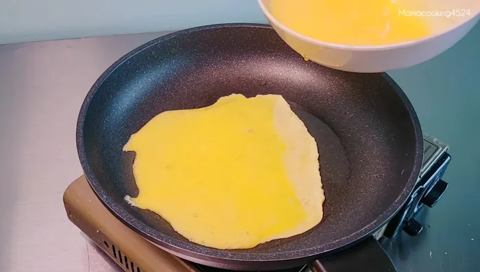 In a pan, cook 3 eggs into thin omelets, cut into strips.