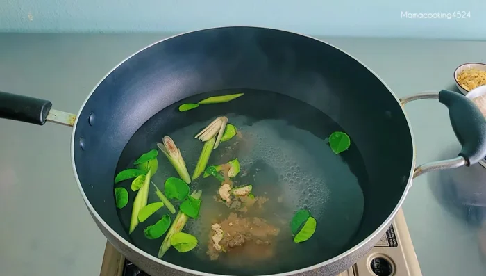 Add salt (1/2 tsp) and seasoning powder (1 tsp). Bring to a boil.