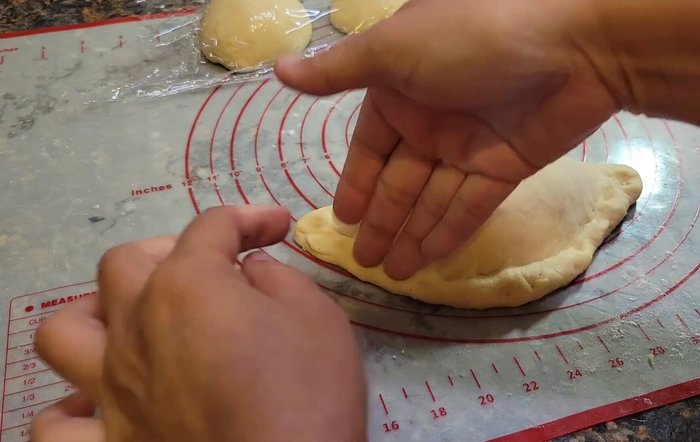 Let the filled dough rest for another 30 minutes. [485.72]