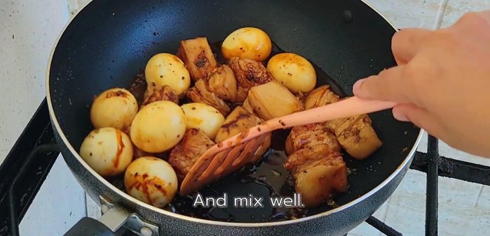 Add 2 tablespoons of seasoning sauce and stir-fry until well mixed.