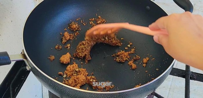 Add unrefined granulated sugar and 3 tablespoons of brown sugar. Stir-fry until sugar dissolves, adding a little water if needed.